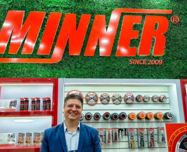 Minner apresenta mais de 8 mil soluções para obras e manutenção na Construsul