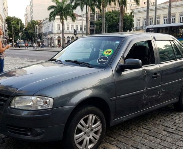 Motorista começa a trabalhar por aplicativo, bate o carro durante uma corrida e seguradora questiona o sinistro porque o uso comercial não constava na apólice, embora o cadastro fosse recente