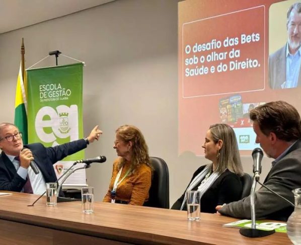 Movimentos sociais promovem ato em Porto Alegre pelo fim da escala 6×1
