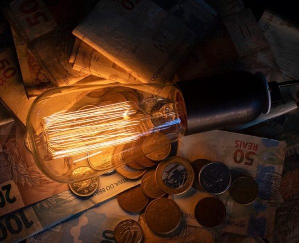 Mudança no fornecimento de energia elétrica pode baixar valor da conta