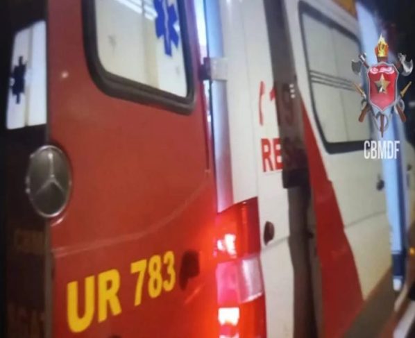 Mulher tem queimadura de 1º grau após incêndio em casa com crianças