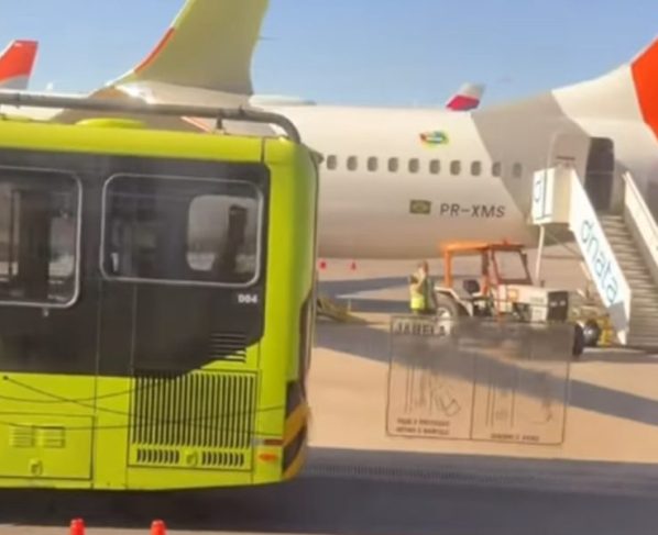 Ônibus atinge asa de avião durante embarque no Aeroporto de Guarulhos