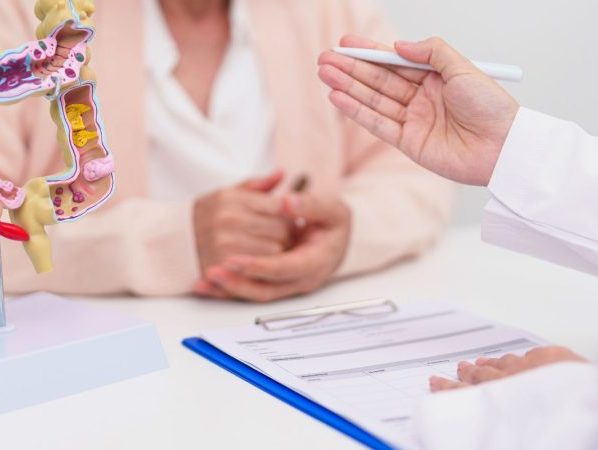 Pacientes com câncer colorretal têm medicamento aprovado pela Anvisa