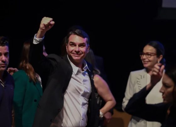 Patrimônio de Flávio Bolsonaro cresceu 370% em 8 anos