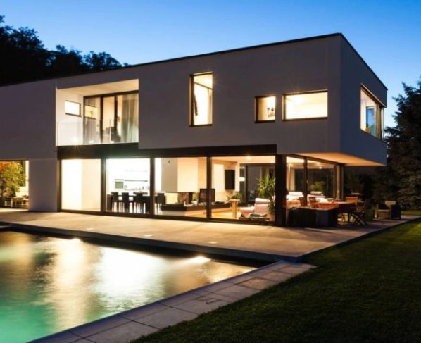 Períodos e horários para tarifas da conta de energia vão mudar. Luz mais barata à noite começa meia hora mais tarde