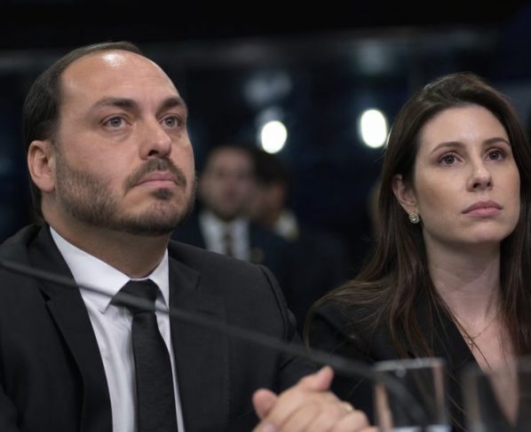 PL confirma Carlos Bolsonaro e Carol De Toni como candidatos ao Senado por Santa Catarina