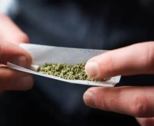 PM apreende 1,7 kg de maconha e prende suspeitos em Lages