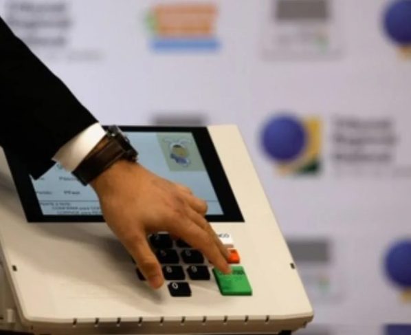Pode santinho? E outdoor? Veja o que muda com o início da campanha eleitoral