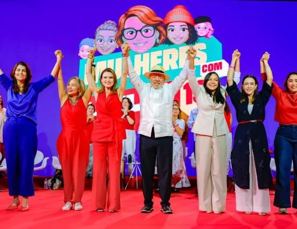 ‘Por que vocês têm que ser representadas por homens?’ questiona Lula em evento com mulheres em BH