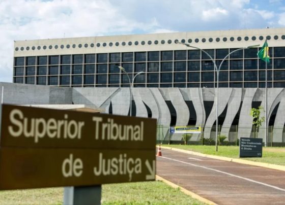 Presidente do STJ procura Alcolumbre por projeto que atualiza despesas