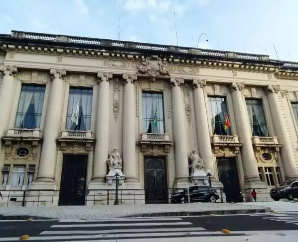 Quaest divulga nova pesquisa com cenários para o governo e o Senado no RS