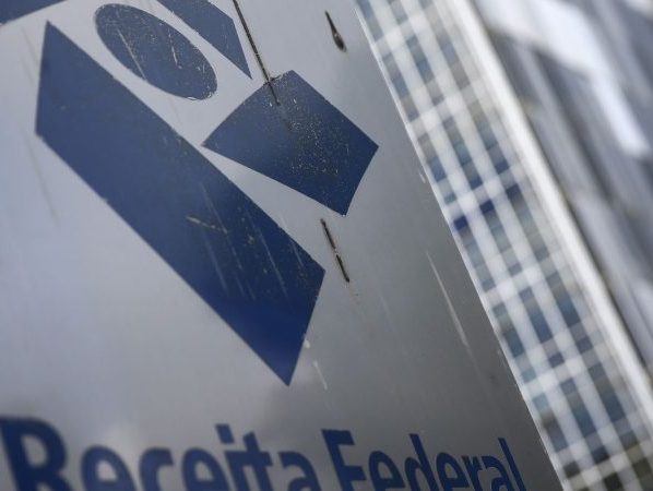Receita paga nesta segunda último lote de restituição do IR 2026