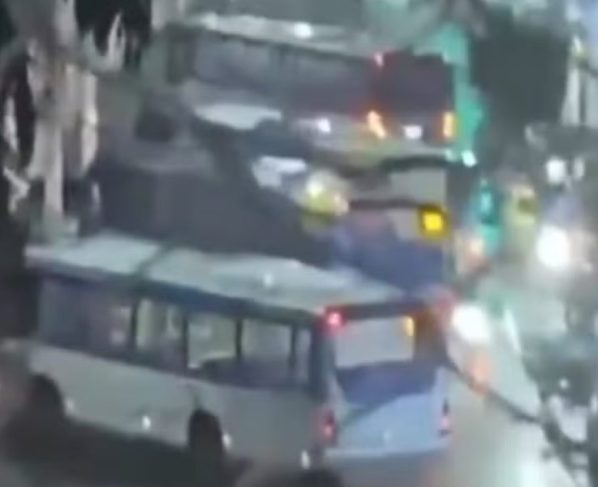 Rio: tiroteio deixa 4 mortos e provoca sequestro de 14 ônibus na Zona Oeste