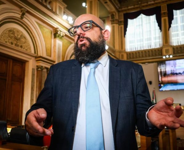 TJ suspende processo disciplinar contra Eder Borges