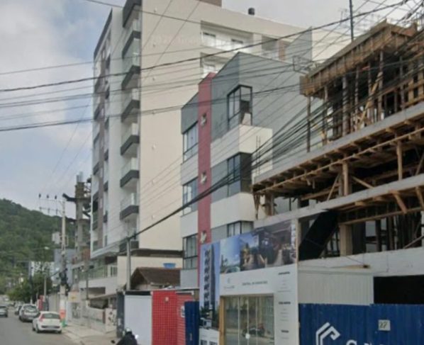 Trabalhador morre após elevador de obra despencar em SC