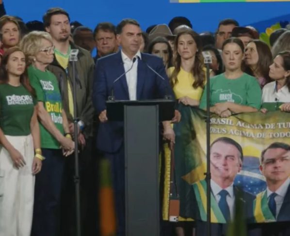 TSE determina que filiação de Flávio ao PL seja restabelecida