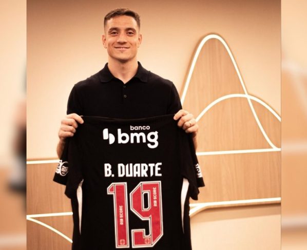 Vasco anuncia acordo pela contratação do atacante Bruno Duarte