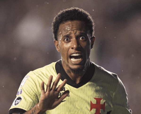 Vasco vence Cruzeiro e deixa a zona de rebaixamento do Brasileirão