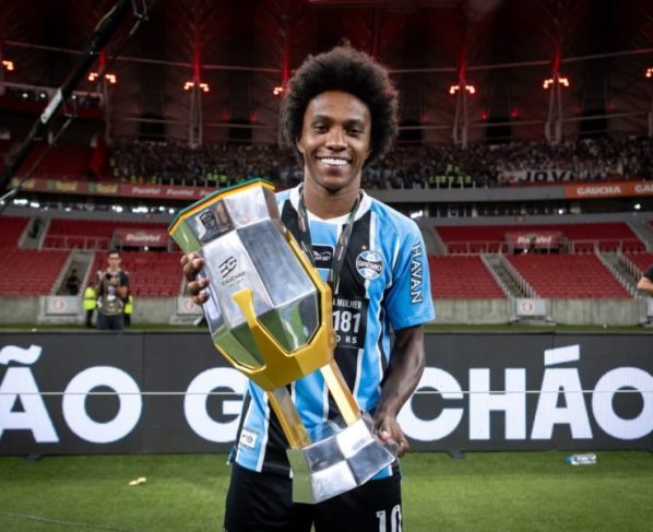 Willian rescinde contrato com o Grêmio e está oficialmente livre no mercado