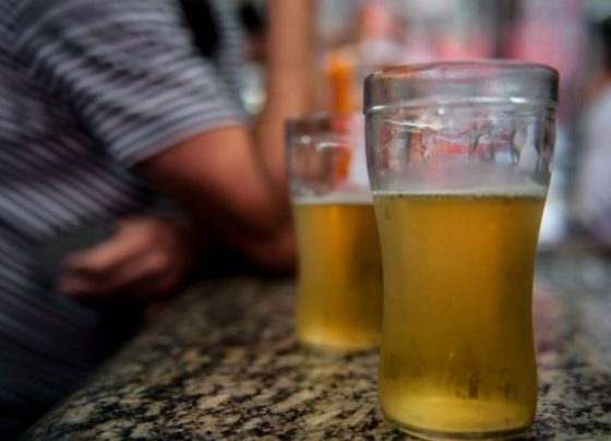 Álcool e cigarro podem causar cegueira, alertam especialistas