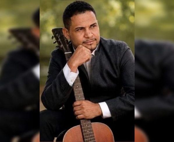 Cantor gospel é morto a facadas após suspeita de importunação sexual