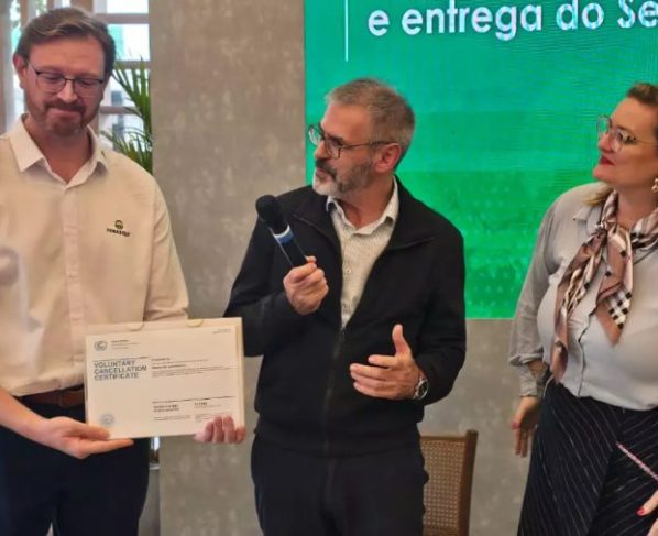 CRVR entrega certificado da ONU que reconhece neutralização de emissões da Fenasoja