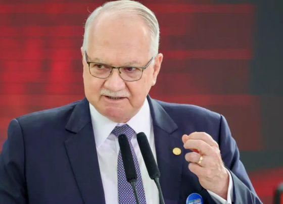 Fachin decide que STF julgue apenas Moraes na terça e adia caso Mendonça