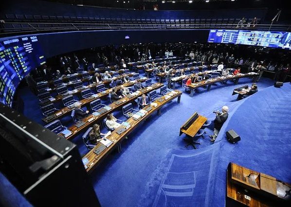Fim da escala 6×1 e PEC da Segurança Pública vão ser analisadas na CCJ do Senado nesta quarta