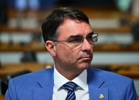 Flávio Bolsonaro aciona Justiça Eleitoral e acusa Lula e Alckmin de suposto abuso de poder