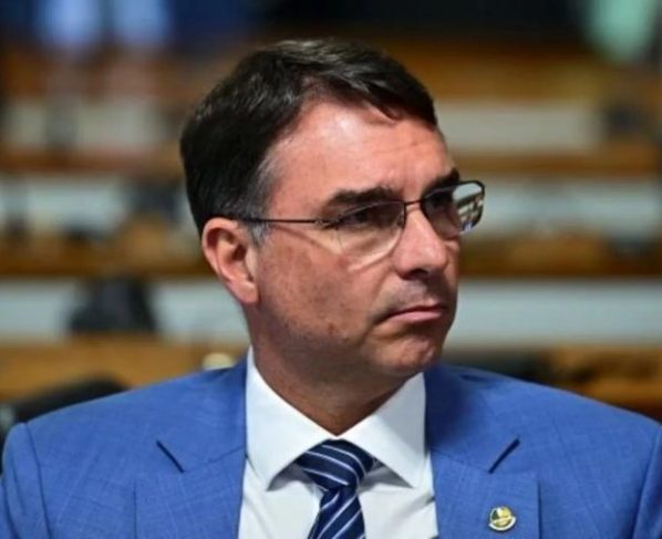 Flávio Bolsonaro aciona Justiça Eleitoral e acusa Lula e Alckmin de suposto abuso de poder