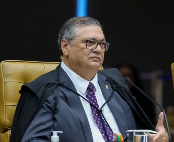 Flávio Dino questiona fim de inquérito das fake news no STF