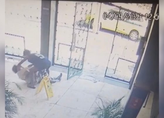 Ladrão joga idosa no chão e arranca cordões de ouro à força no RJ