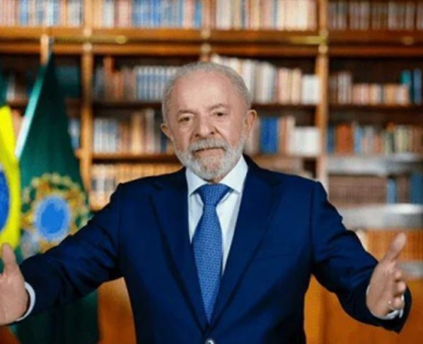 Lula em pronunciamento na TV: "Não somos e não seremos colônia de ninguém"