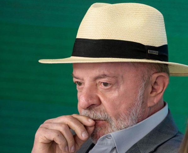 Lula tenta se distanciar de caso Vorcaro/Moraes e focar agenda positiva