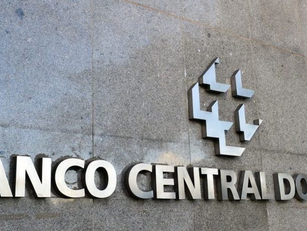 Mercado financeiro reduz previsão da inflação para 5% este ano