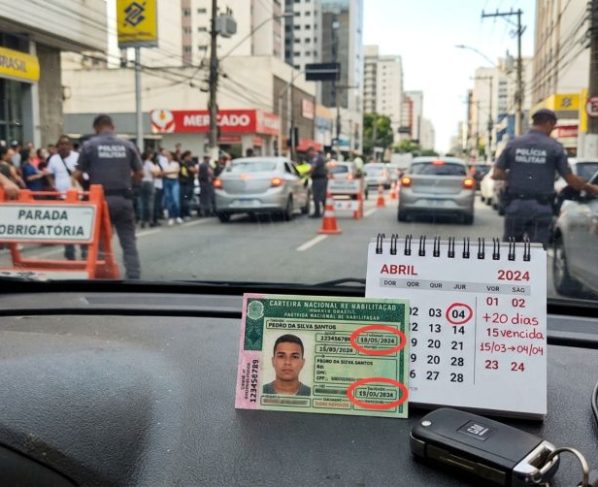 Motorista é parado em blitz com a CNH vencida há 20 dias, acredita que já está dirigindo irregularmente e fiscalização explica quando o prazo de 30 dias passa a gerar infração