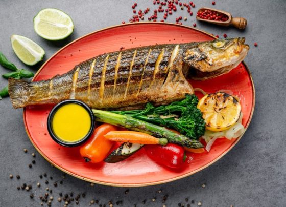 Nutri cita os 5 peixes com maior teor de gordura e os benefícios do consumo