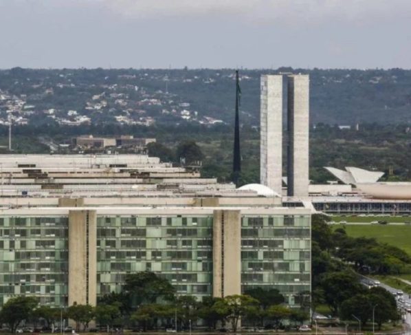 Orçamento de 2027 prevê R$ 2,5 bilhões para contratação de novos servidores