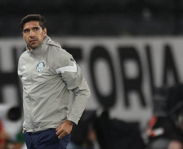 Palmeiras: Abel joga responsabilidade do título brasileiro para o Flamengo