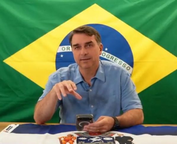 PT entra com representação contra Flávio no Senado por caso Dark Horse