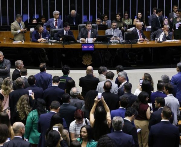 Alcolumbre marca votação da PEC pelo fim da 6x1 para quarta-feira