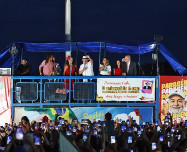 “Ato vergonhoso”, diz Lula sobre fuga de Flávio Bolsonaro