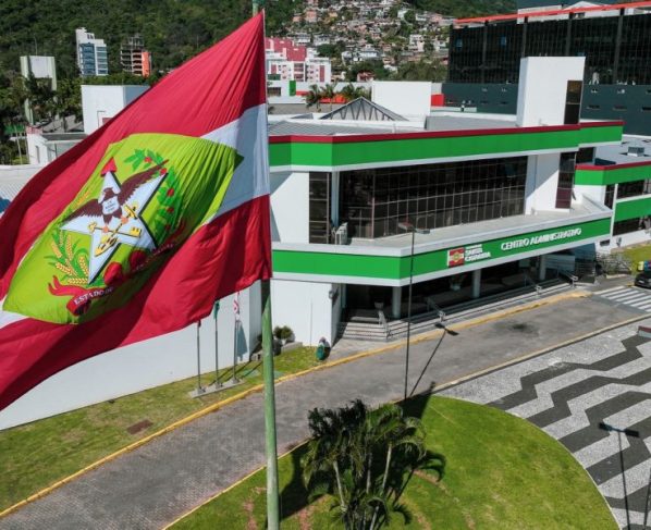 Auxílio-alimentação passa a integrar 13º e férias de servidores estaduais de SC