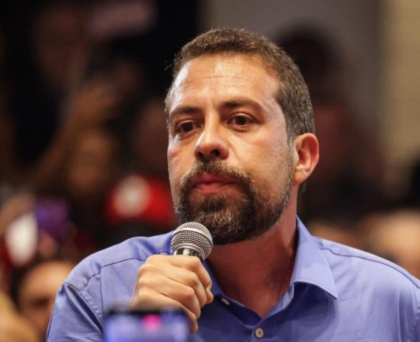 Boulos reage à fala de Trump sobre eleições: "Brasil não será colônia"