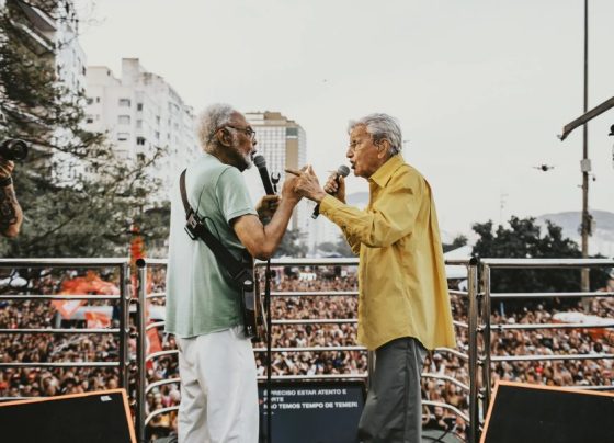 Caetano Veloso convoca ato musical pela democracia em Copacabana neste domingo (18)