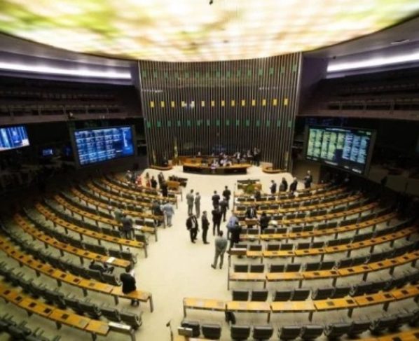 Câmara aprova alta de 110% no adicional de fronteira pago a servidores