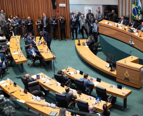 Câmara Legislativa do DF aprova proposta que permite reeleição da Mesa Diretora entre legislaturas