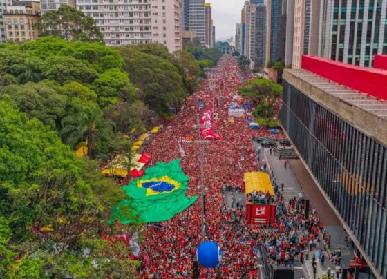 Campanha de Lula aciona TSE após post falso sobre comício na Paulista