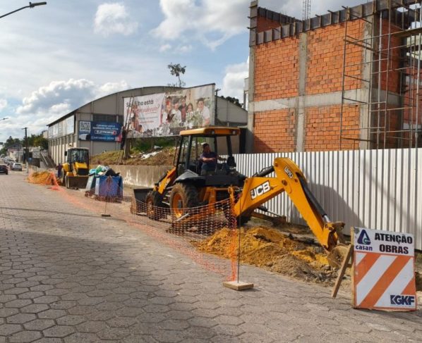 Casan instala novas redes de água e esgoto em Mafra