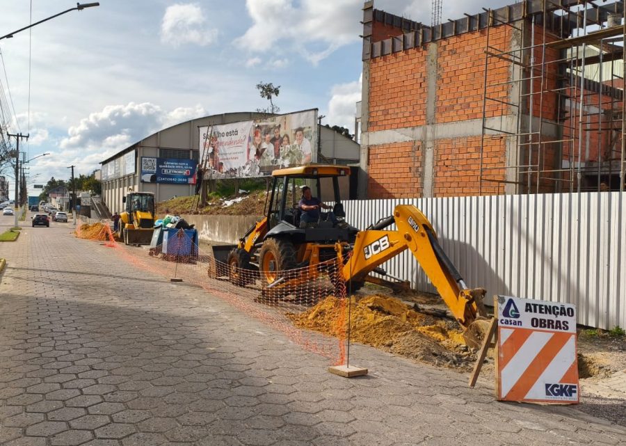 Casan instala novas redes de água e esgoto em Mafra